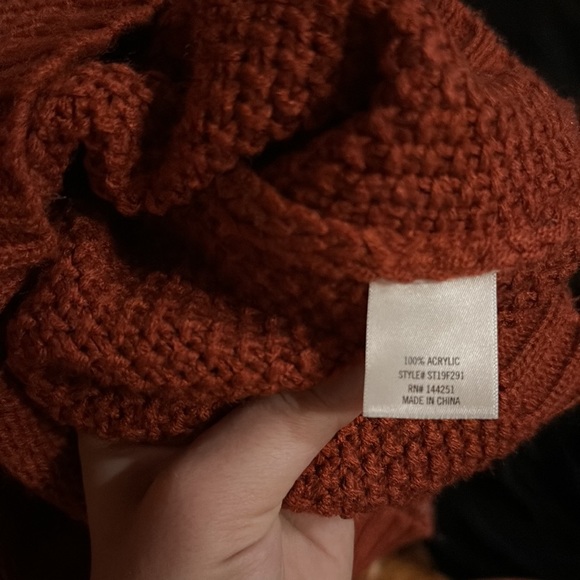 Cute rust color sweater - Picture 8 of 8